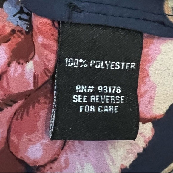 Premise Studio navy floral flutter sleeve Vneck top size small - Picture 7 of 8